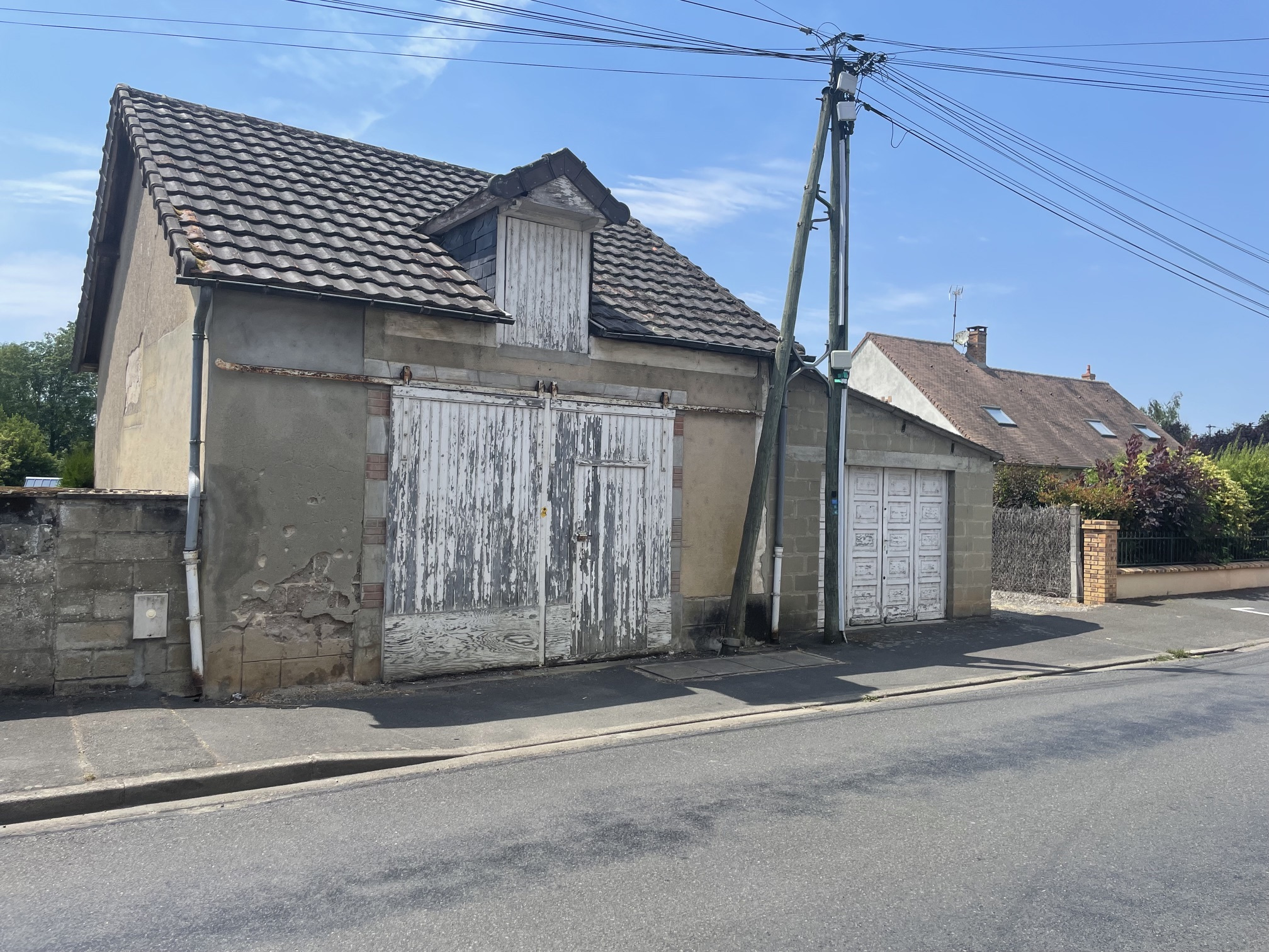 Nouveauté Grange avec garage à réhabiliter.
